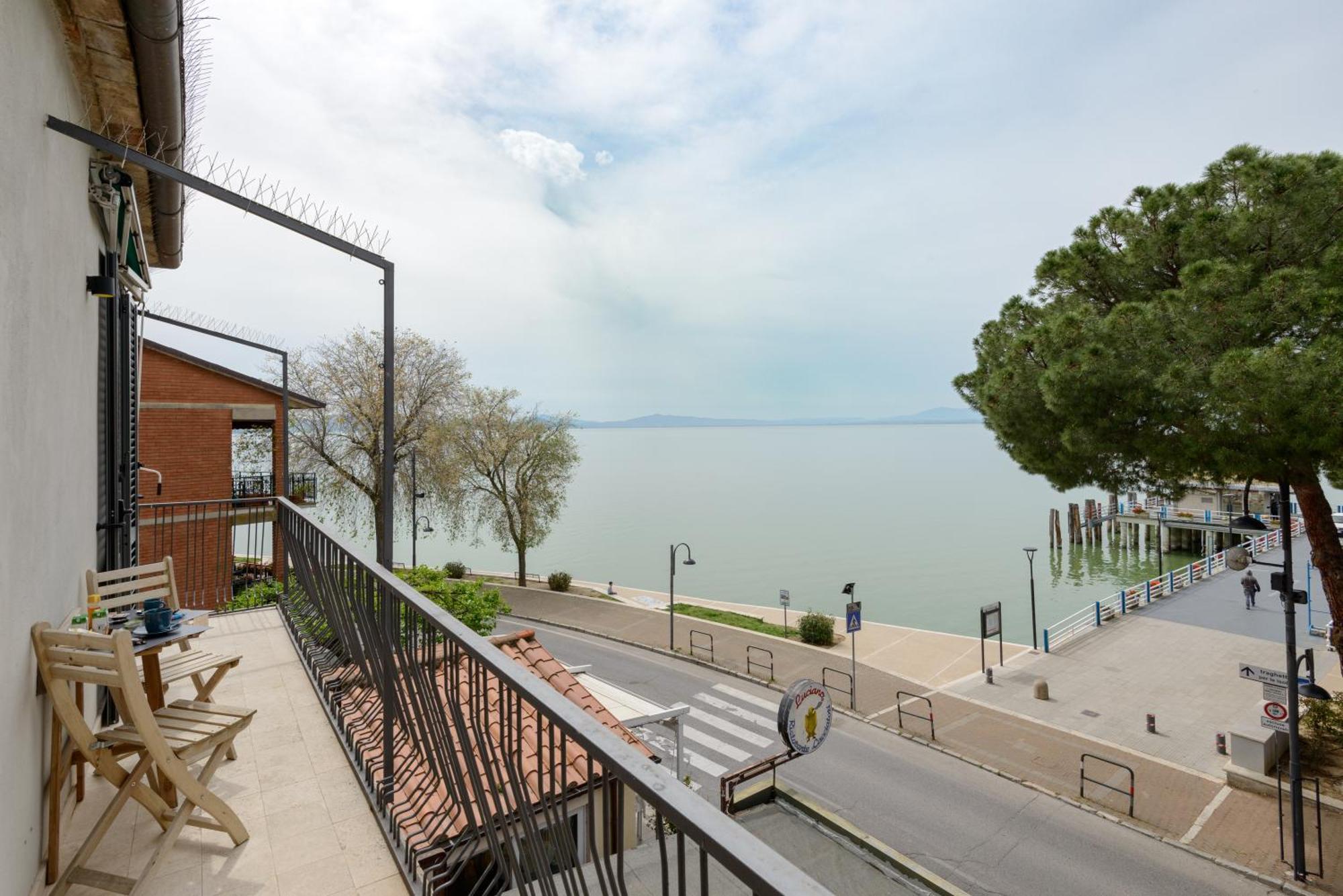 The View - Sunset & Relax - Suite - Appartamenti Vista Lago Passignano sul Trasimeno Buitenkant foto